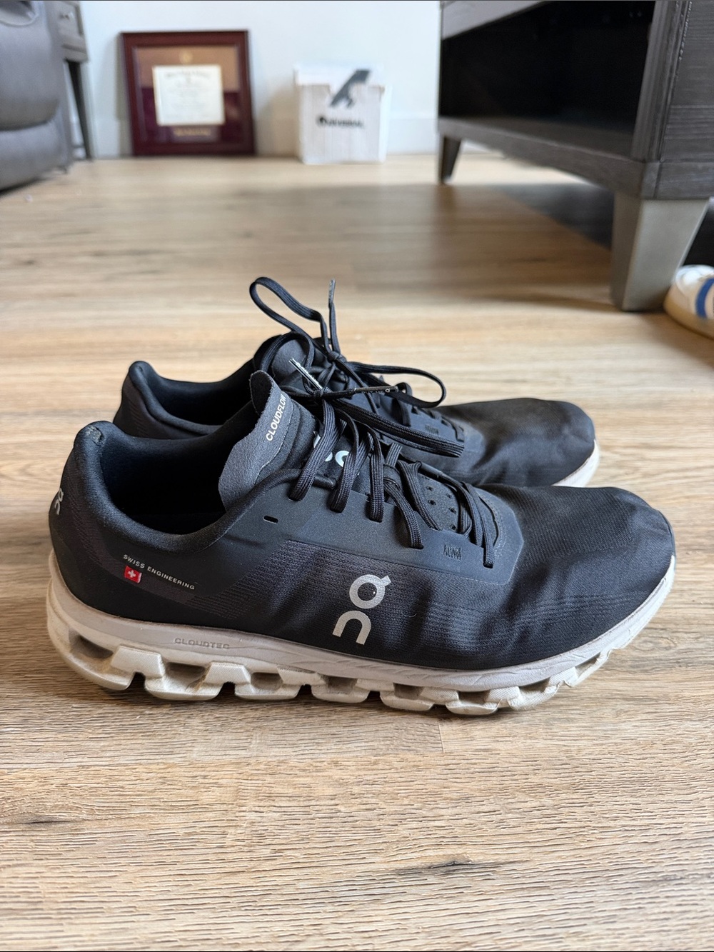 On Running Men's Cloudswift Athletic Shoes - Black/White